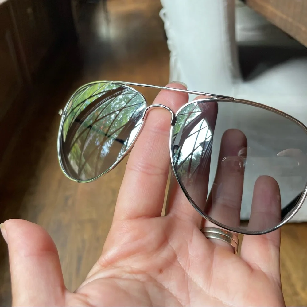 SOLD Michael Kors Polarized Aviator Sunglasses MKS144 Color 041 Exceptional Cond - Picture 5 of 9